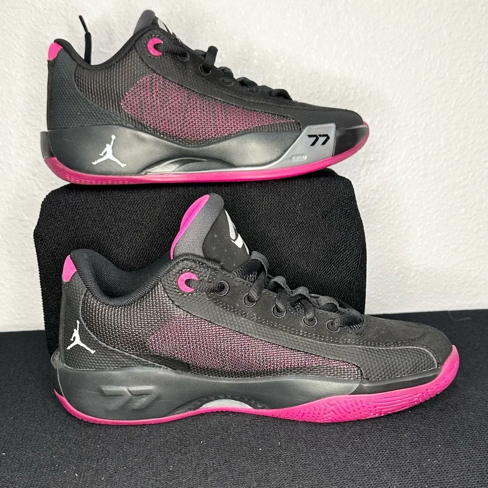 NIKE Luka .77 